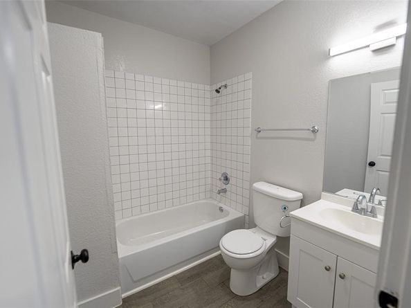 924 E Leuda Street , Fort Worth Texas 76104