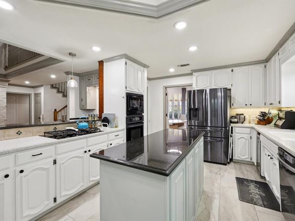 3710  Falcon Lake Drive , Arlington Texas 76016