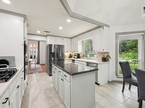 3710  Falcon Lake Drive , Arlington Texas 76016