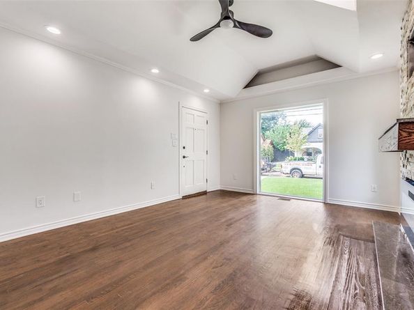 5106  Stoneleigh Avenue , Dallas Texas 75235