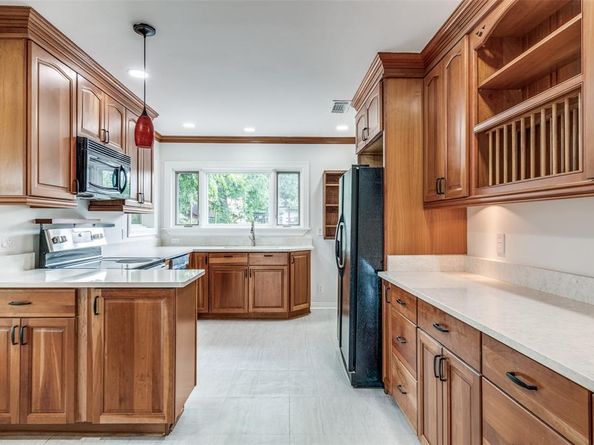 5106  Stoneleigh Avenue , Dallas Texas 75235