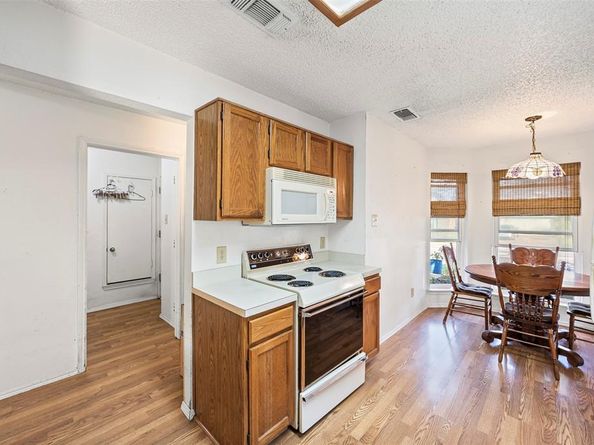 1528  Lincolnshire Way , Fort Worth Texas 76134