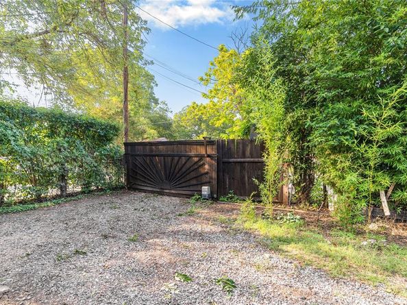 548  Elston Drive , Dallas Texas 75232