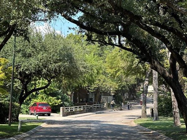 8600  Coppertowne Lane  1403, Dallas Texas 75243