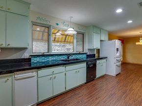 1405  Blackhill Court , Arlington Texas 76012