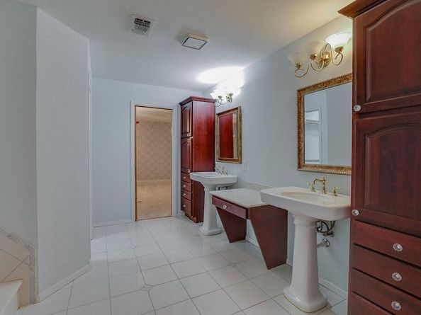 1405  Blackhill Court , Arlington Texas 76012