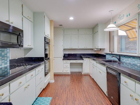 1405  Blackhill Court , Arlington Texas 76012