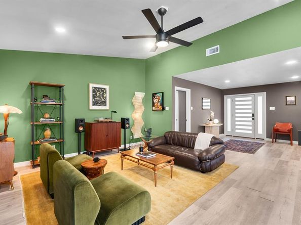 9918  Ila Drive , Dallas Texas 75220