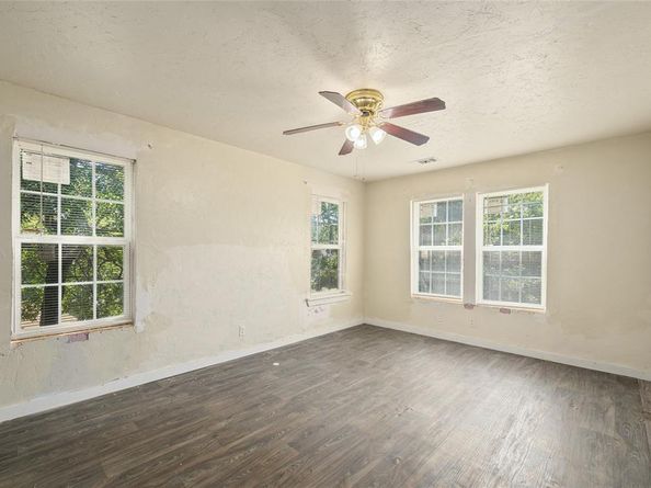 3823  Dempster Avenue , Cockrell Hill Texas 75211