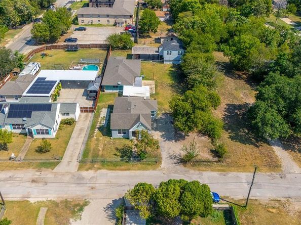 3823  Dempster Avenue , Cockrell Hill Texas 75211