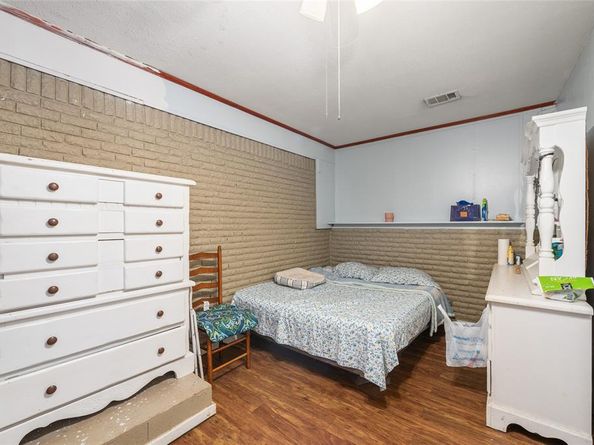 3823  Dempster Avenue , Cockrell Hill Texas 75211