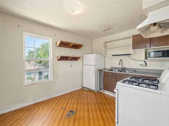 3823  Dempster Avenue , Cockrell Hill Texas 75211
