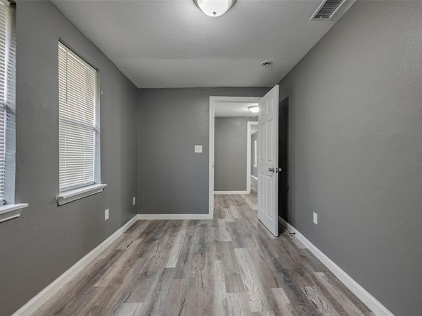 2800  Walker Street , Fort Worth Texas 76105