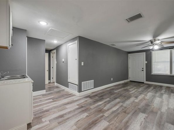 2800  Walker Street , Fort Worth Texas 76105