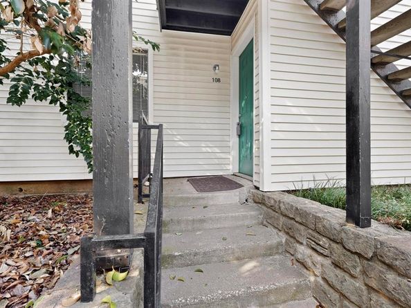 7431  Holly Hill Drive  108, Dallas Texas 75231