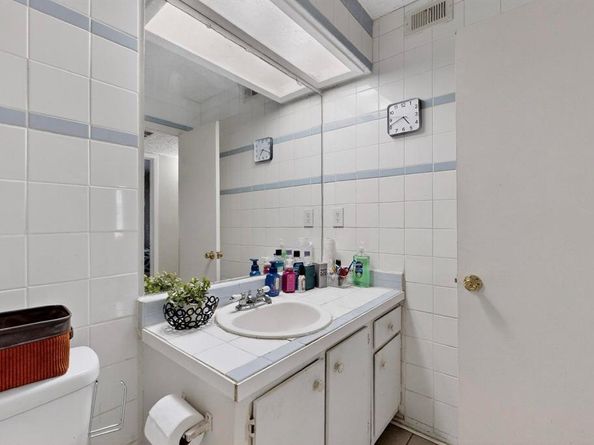 7431  Holly Hill Drive  108, Dallas Texas 75231