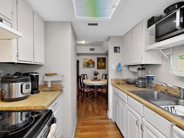 7431  Holly Hill Drive  108, Dallas Texas 75231