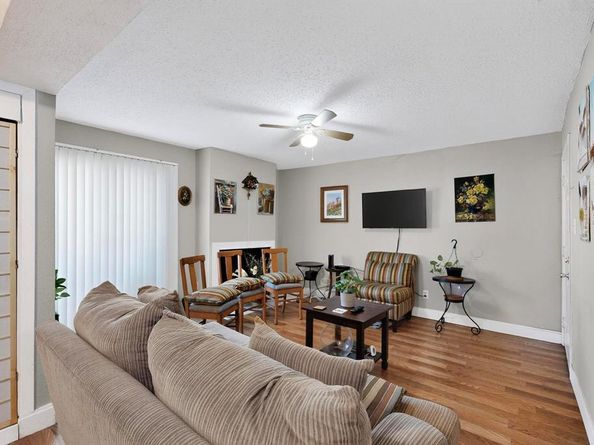 7431  Holly Hill Drive  108, Dallas Texas 75231