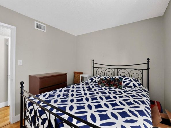 7431  Holly Hill Drive  108, Dallas Texas 75231