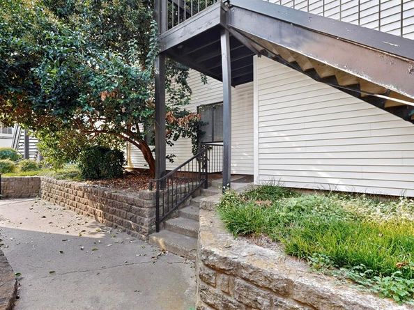 7431  Holly Hill Drive  108, Dallas Texas 75231