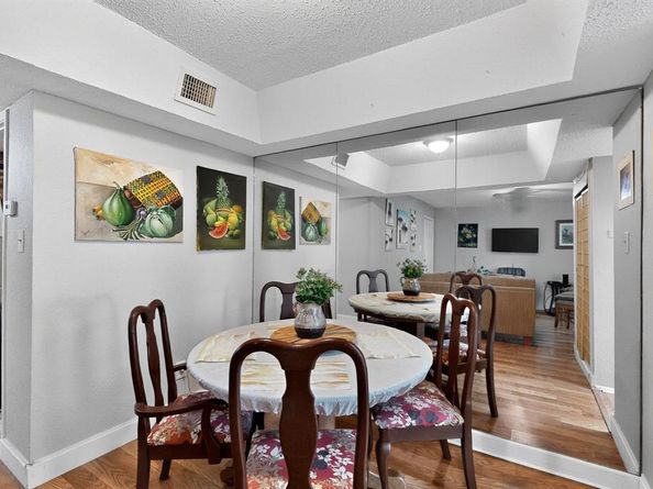 7431  Holly Hill Drive  108, Dallas Texas 75231
