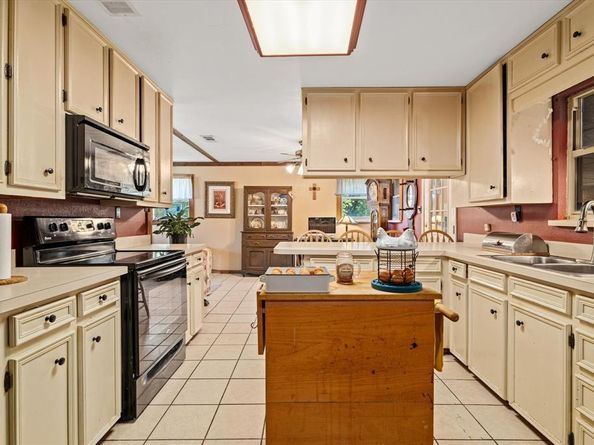 4025  New Hope Road , Aubrey Texas 76227