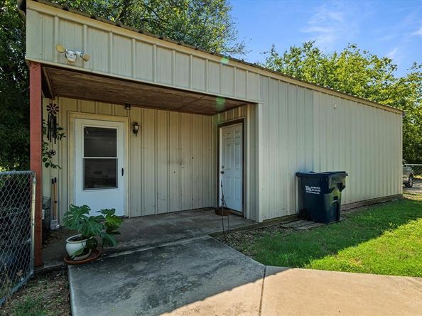 4025  New Hope Road , Aubrey Texas 76227