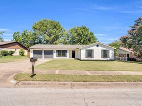 112  Lochness Lane , Benbrook Texas 76126