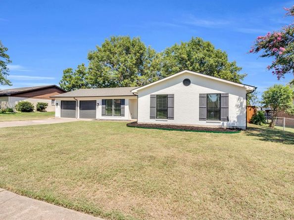 112  Lochness Lane , Benbrook Texas 76126