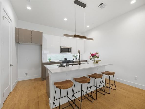 4517  Munger Avenue  105, Dallas Texas 75204