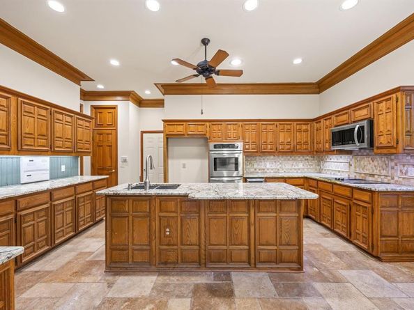 801  Spring Canyon Drive , Irving Texas 75063