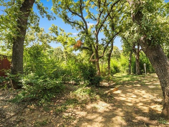 2803  Oak Cliff Lane , Arlington Texas 76012