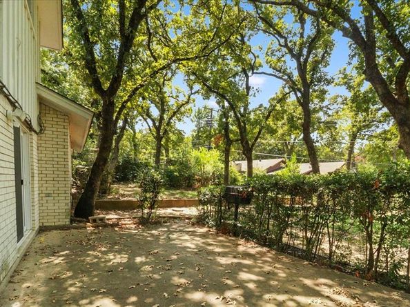 2803  Oak Cliff Lane , Arlington Texas 76012