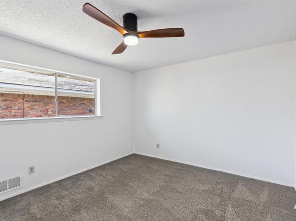 1716  Greendale Drive , Dallas Texas 75217