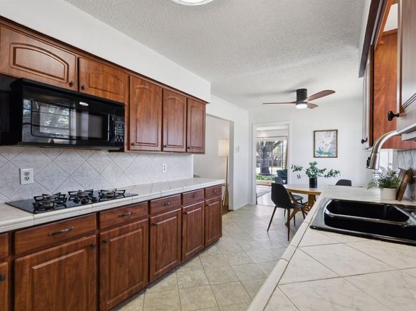 1716  Greendale Drive , Dallas Texas 75217