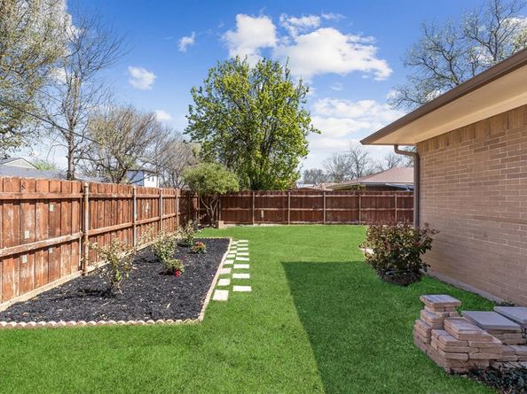 1716  Greendale Drive , Dallas Texas 75217