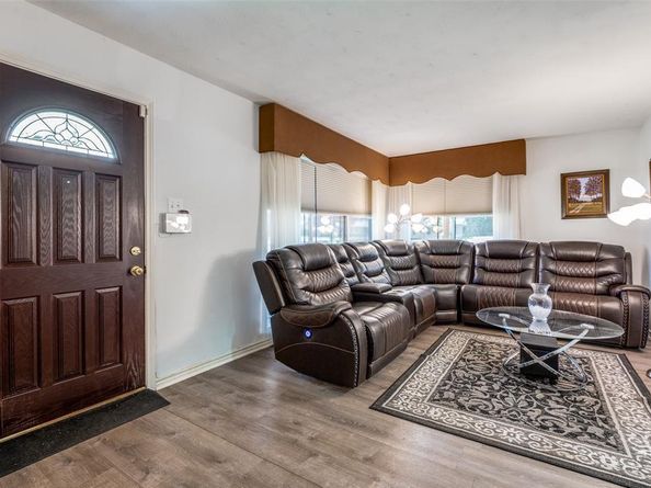 2826  Marbella Lane , Dallas Texas 75228