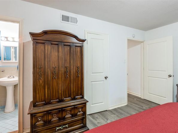 2826  Marbella Lane , Dallas Texas 75228