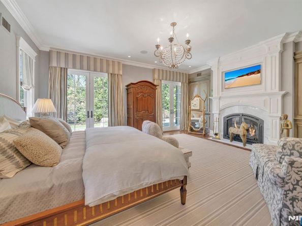 74 Roberts Road, Englewood Cliffs NJ 07632