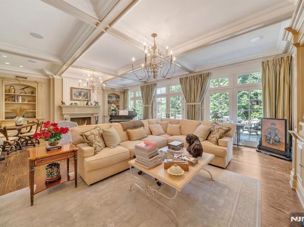 74 Roberts Road, Englewood Cliffs NJ 07632