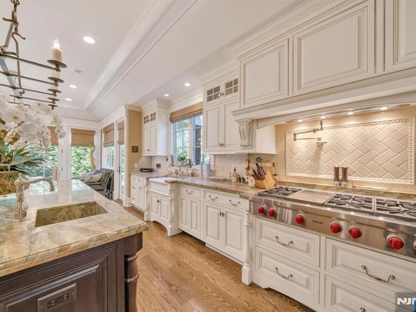 74 Roberts Road, Englewood Cliffs NJ 07632