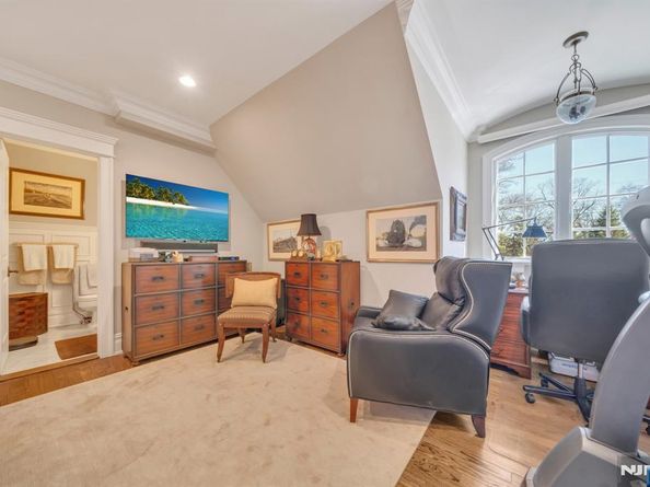 74 Roberts Road, Englewood Cliffs NJ 07632