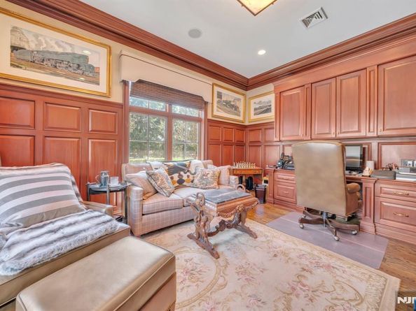 74 Roberts Road, Englewood Cliffs NJ 07632