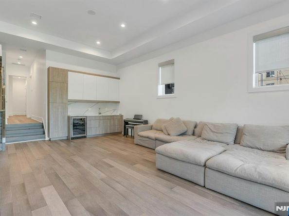 1238 River Road, Edgewater NJ 07020