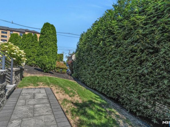 1238 River Road, Edgewater NJ 07020