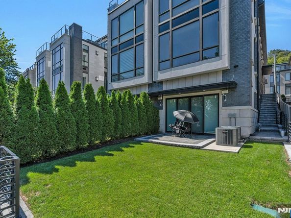 1238 River Road, Edgewater NJ 07020