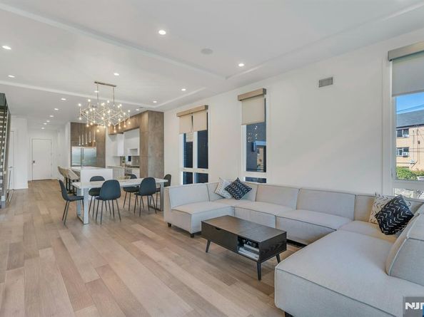 1238 River Road, Edgewater NJ 07020