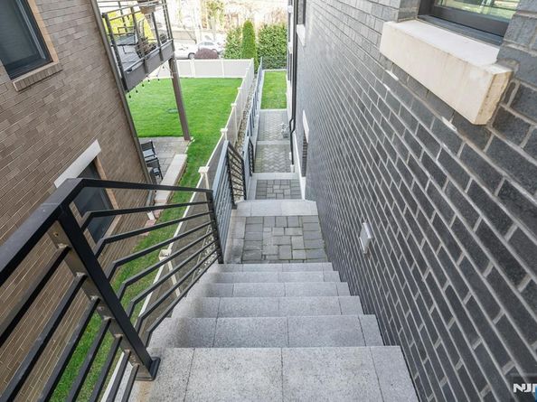 1238 River Road, Edgewater NJ 07020