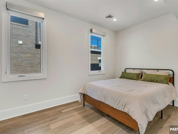 1238 River Road, Edgewater NJ 07020