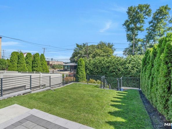 1238 River Road, Edgewater NJ 07020